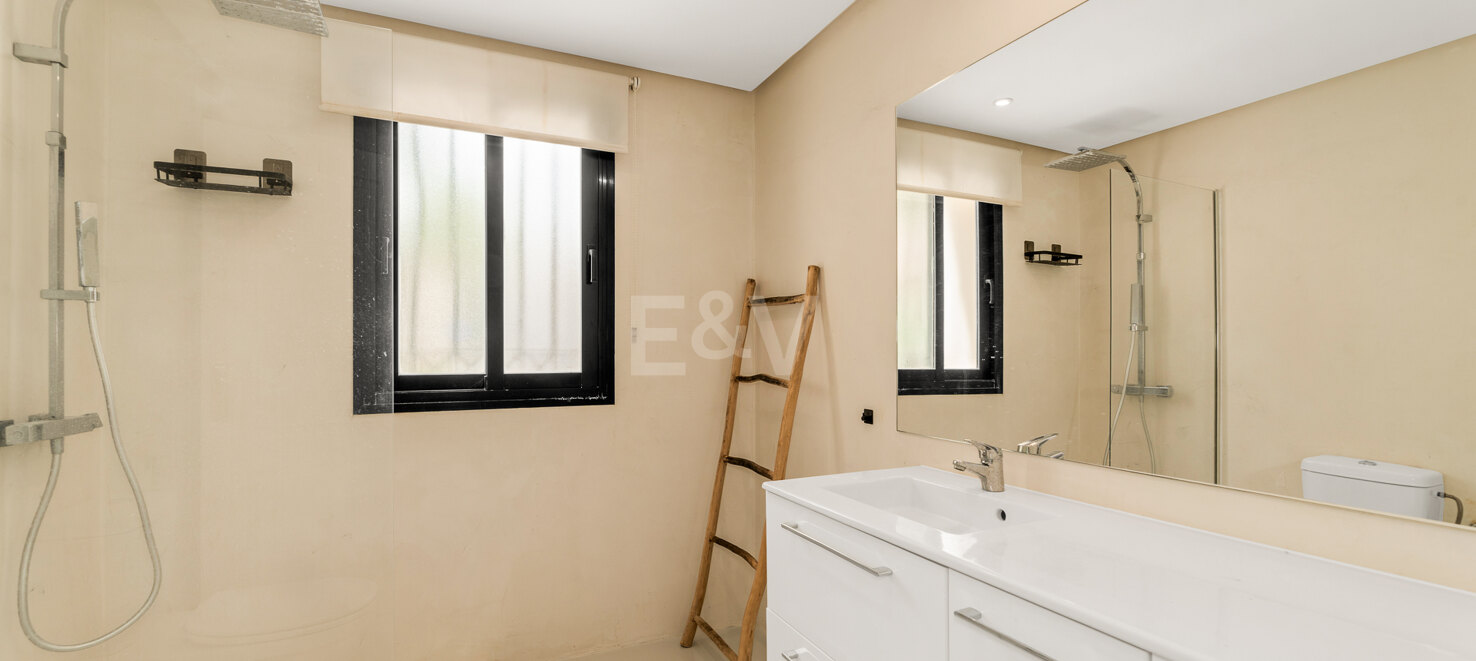 Charming Garden Apartment with Direct Pool Access in Gated Community
