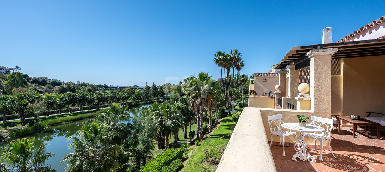 2-Bedroom Apartment with Golf Views in La Quinta