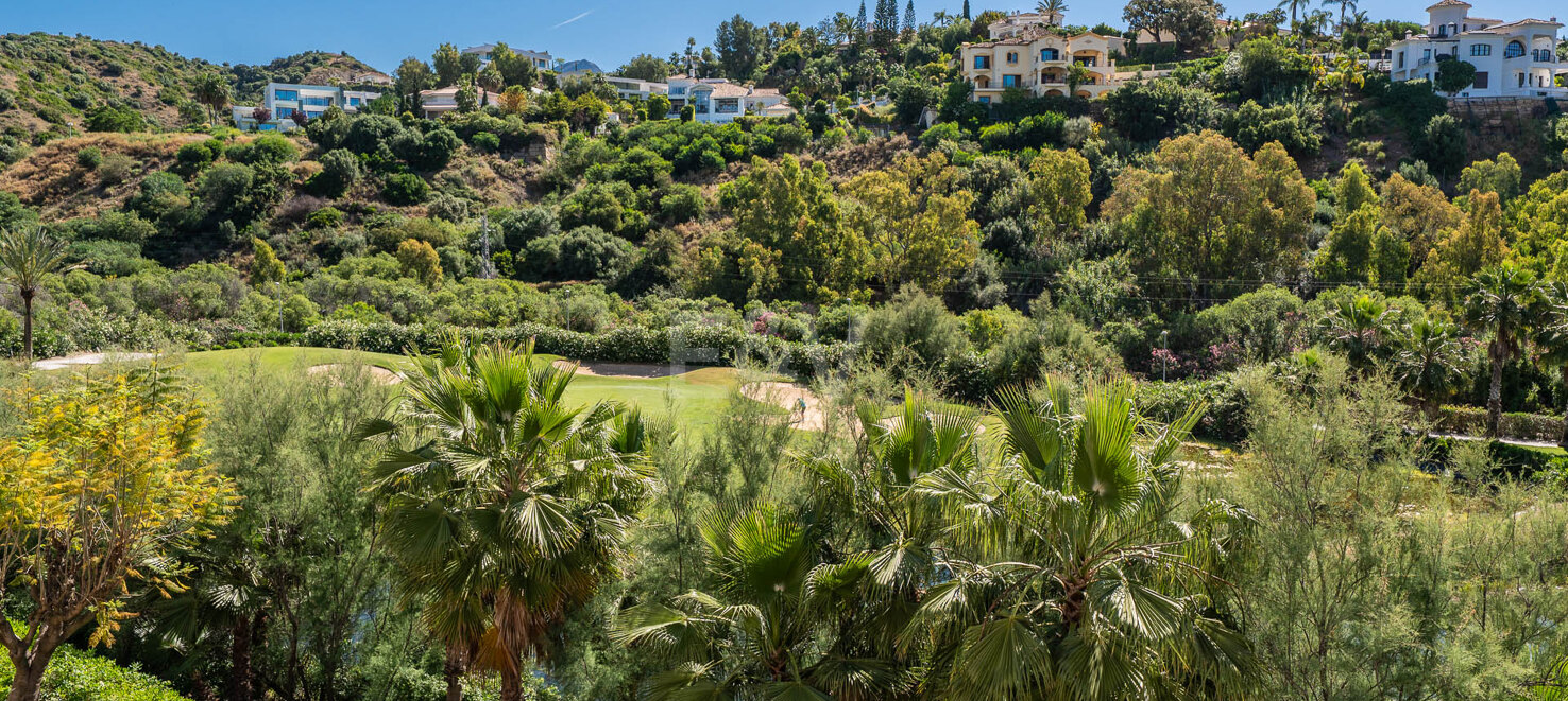 2-Bedroom Apartment with Golf Views in La Quinta