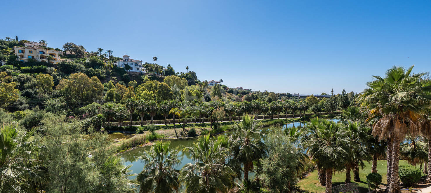 2-Bedroom Apartment with Golf Views in La Quinta