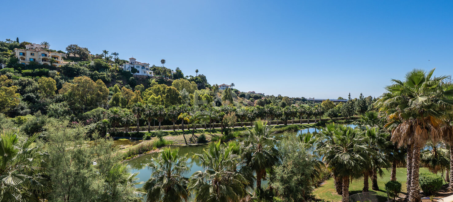 2-Bedroom Apartment with Golf Views in La Quinta