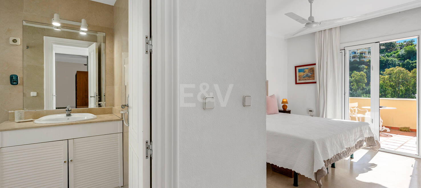 2-Bedroom Apartment with Golf Views in La Quinta