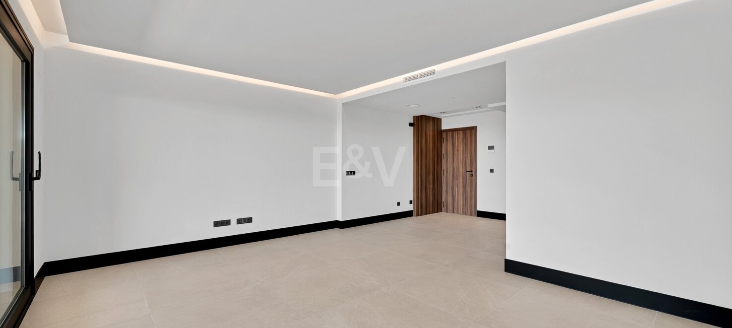 Luxury brand new apartment in Nueva Andalucia with open sea views