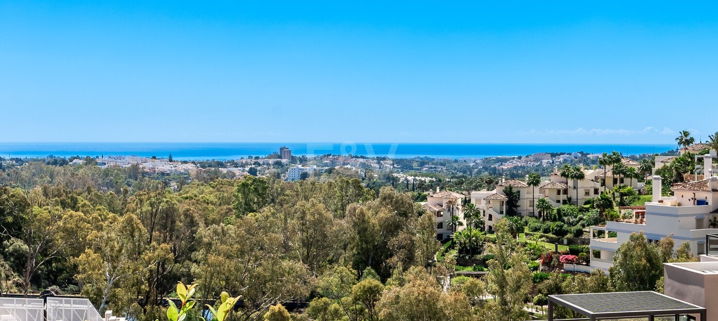 Luxury brand new apartment in Nueva Andalucia with open sea views