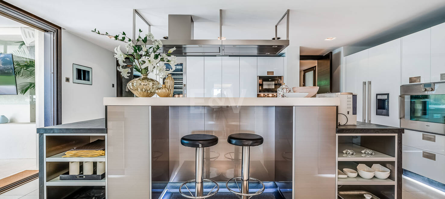 El mejor precio en Sierra Blanca: villa moderna con vistas al mar