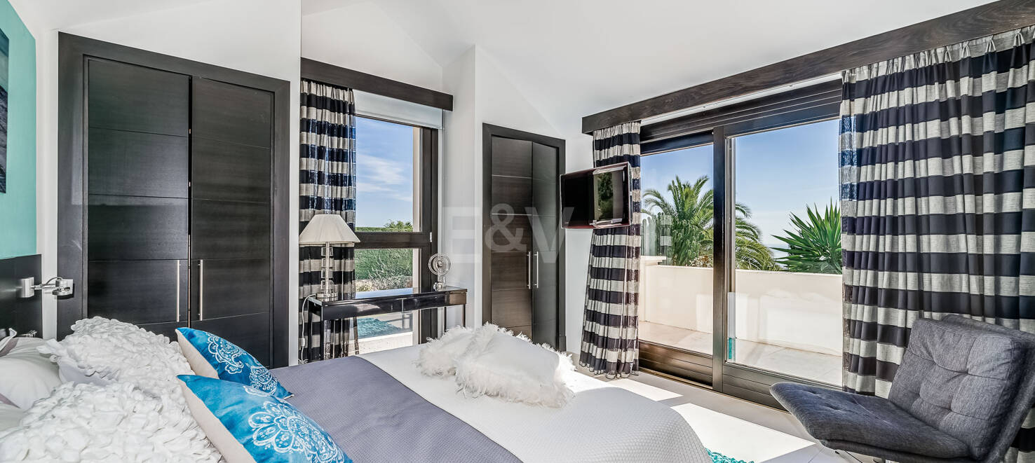 El mejor precio en Sierra Blanca: villa moderna con vistas al mar