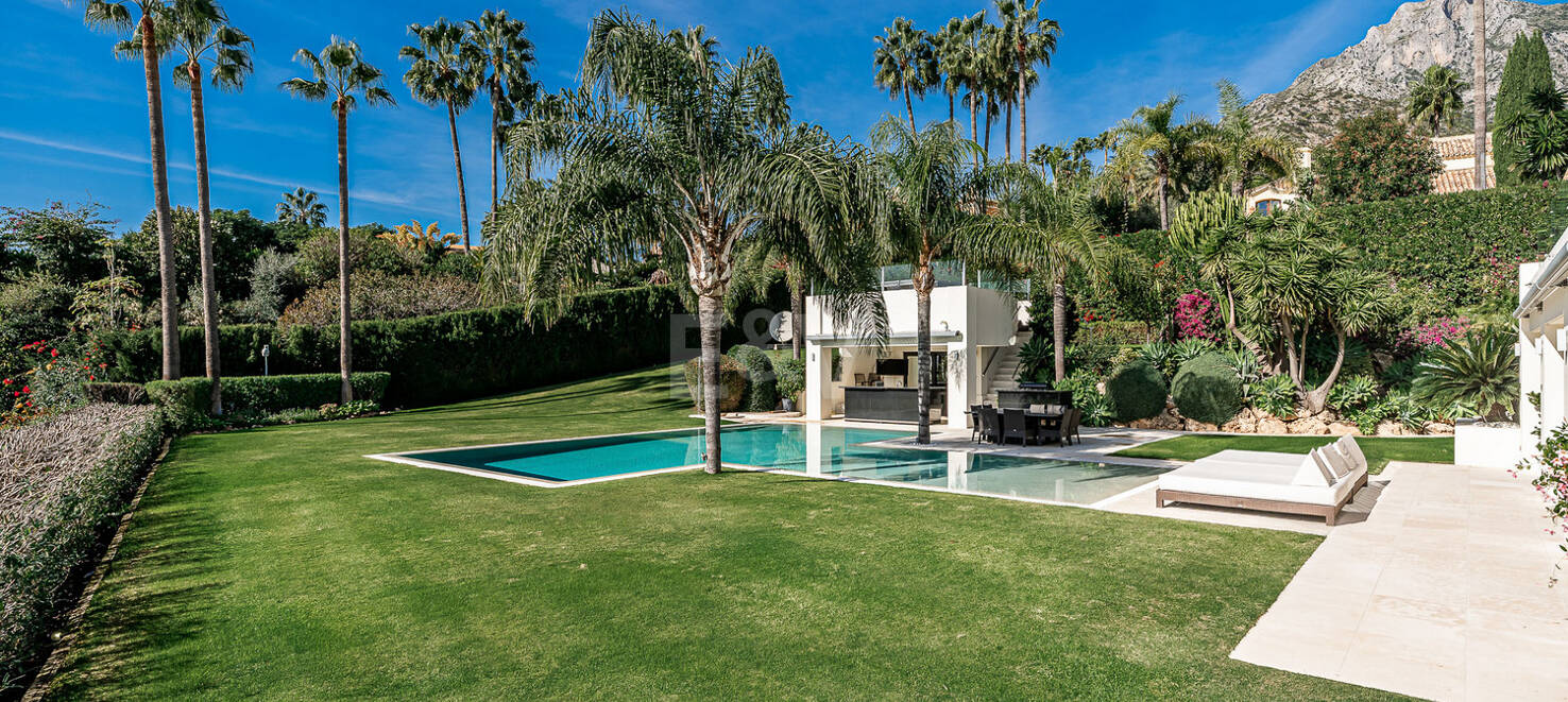 El mejor precio en Sierra Blanca: villa moderna con vistas al mar