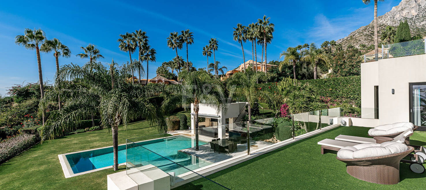 El mejor precio en Sierra Blanca: villa moderna con vistas al mar