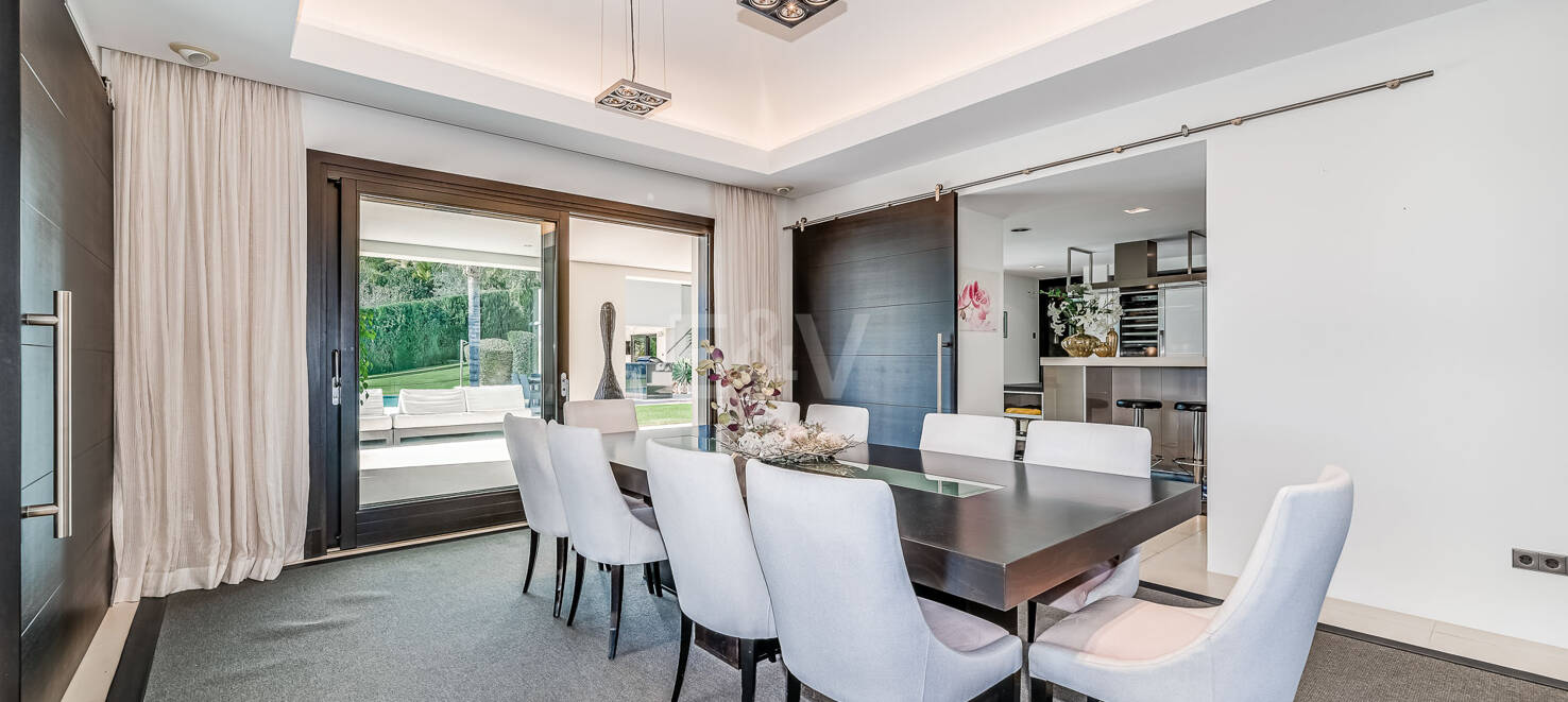 El mejor precio en Sierra Blanca: villa moderna con vistas al mar