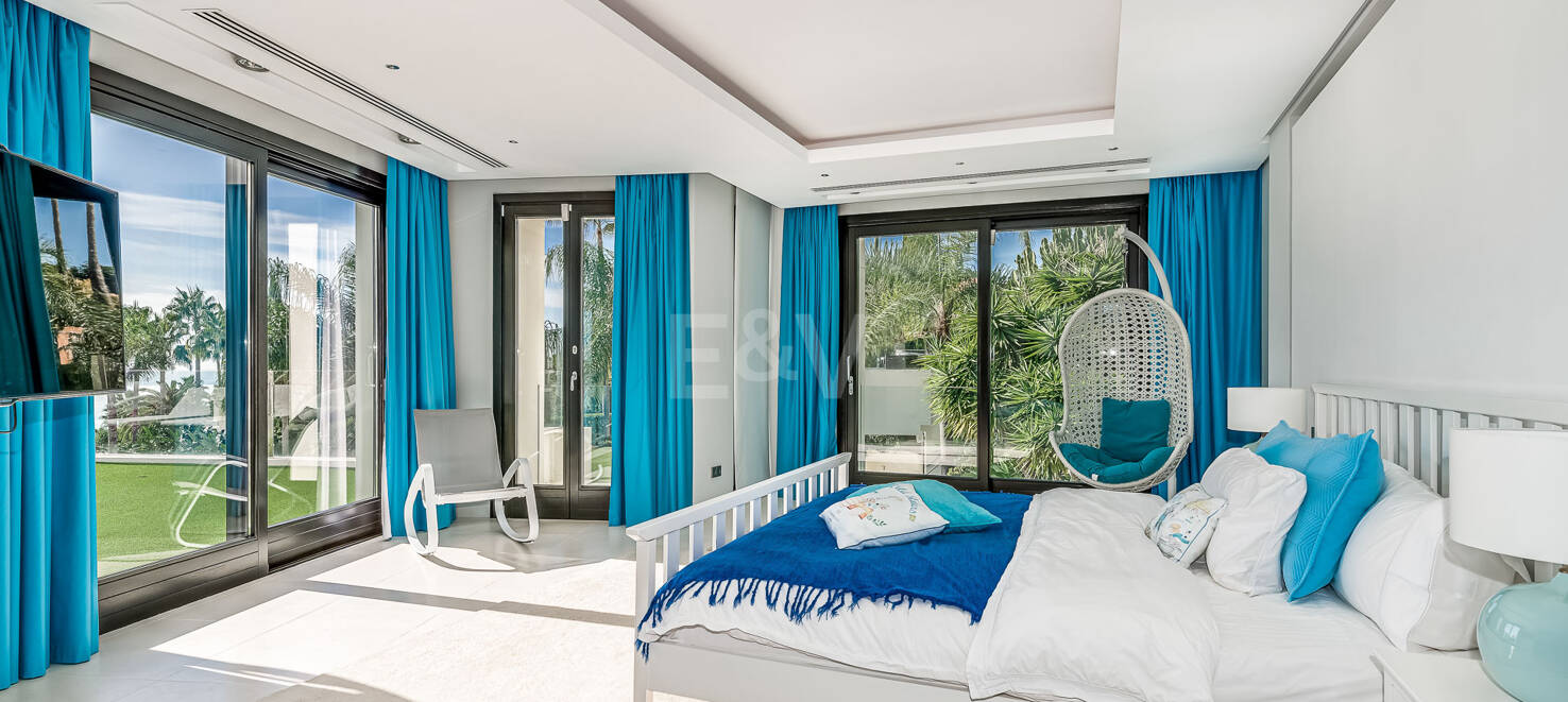 El mejor precio en Sierra Blanca: villa moderna con vistas al mar