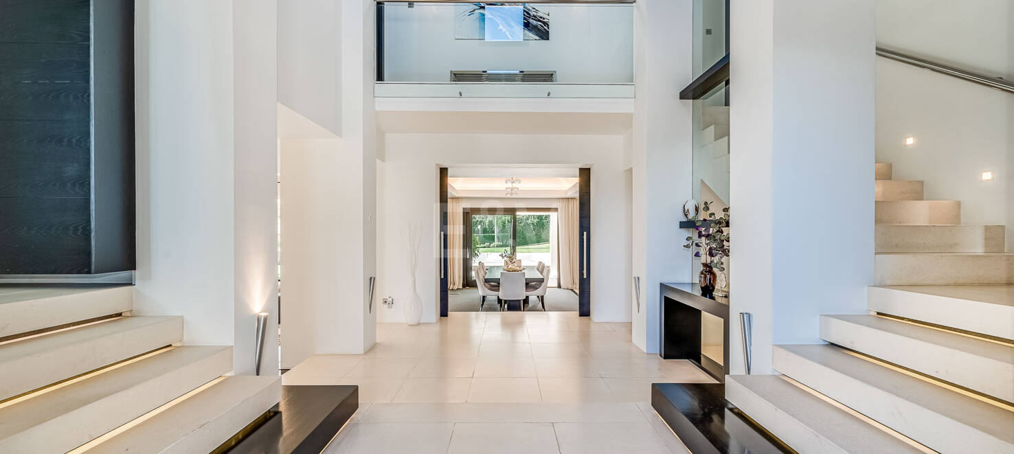 El mejor precio en Sierra Blanca: villa moderna con vistas al mar