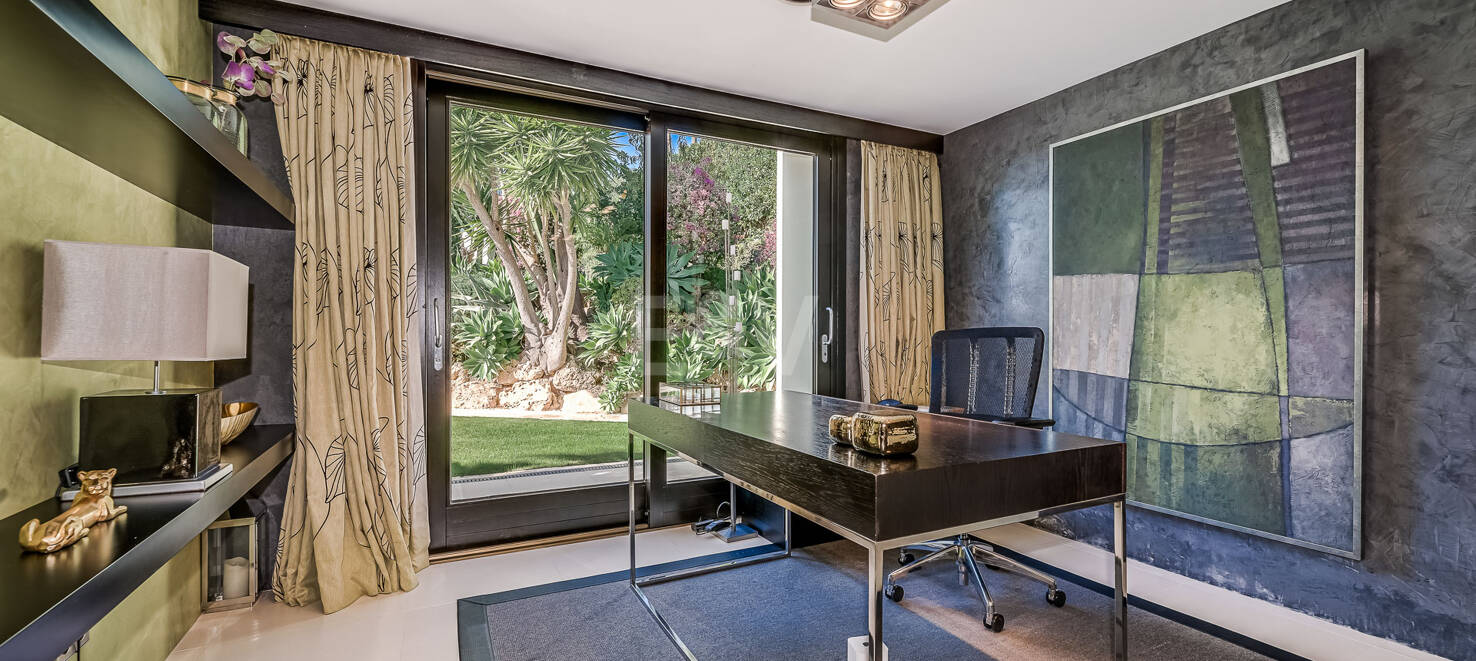 El mejor precio en Sierra Blanca: villa moderna con vistas al mar