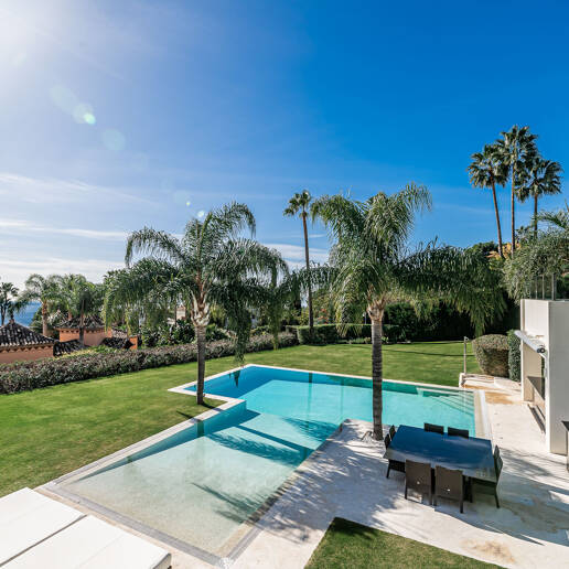 El mejor precio en Sierra Blanca: villa moderna con vistas al mar