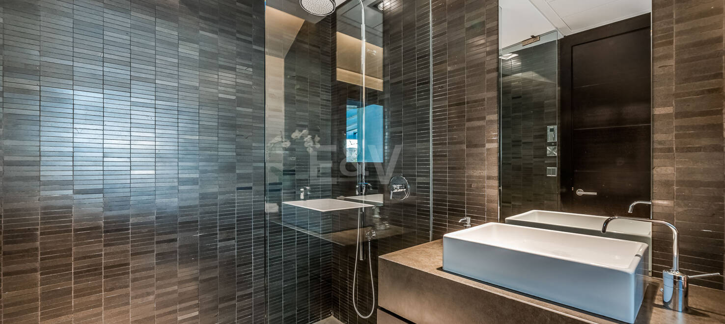 El mejor precio en Sierra Blanca: villa moderna con vistas al mar