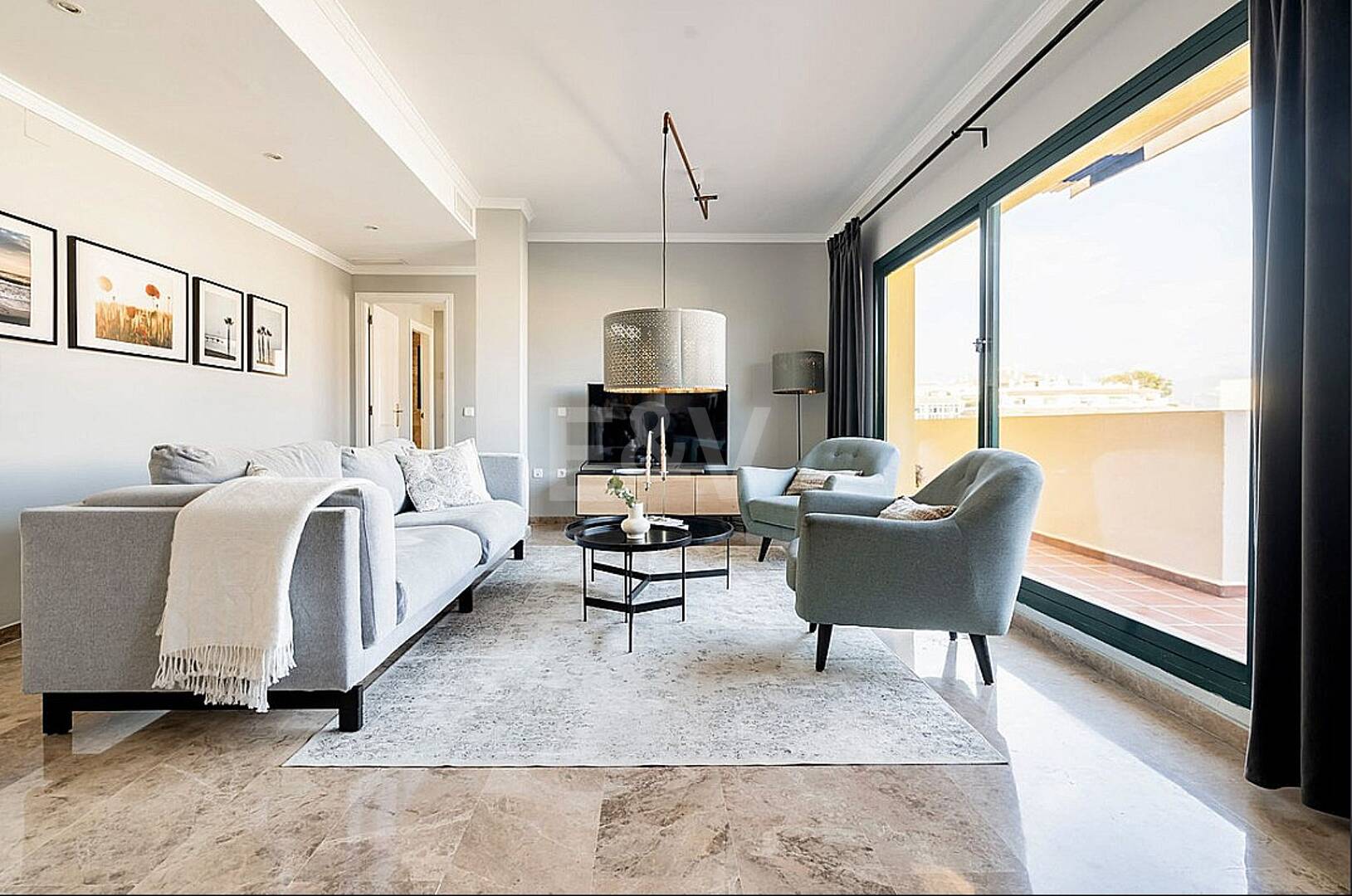 Elegant Penthouse with Sea Views close to the beach