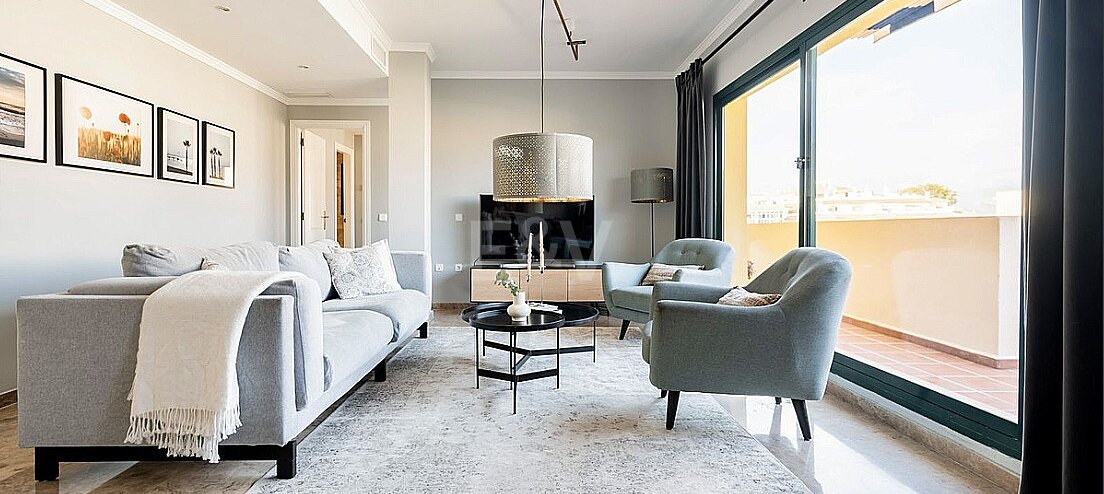 Elegant Penthouse with Sea Views close to the beach