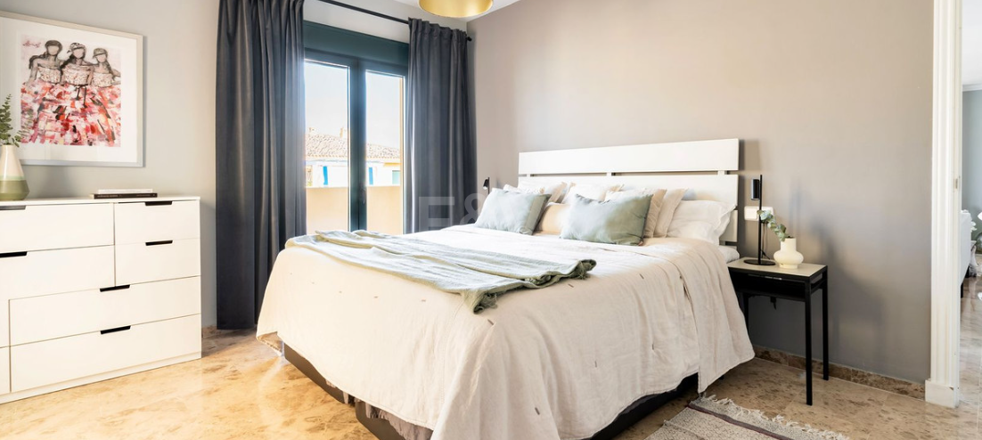 Elegant Penthouse with Sea Views close to the beach