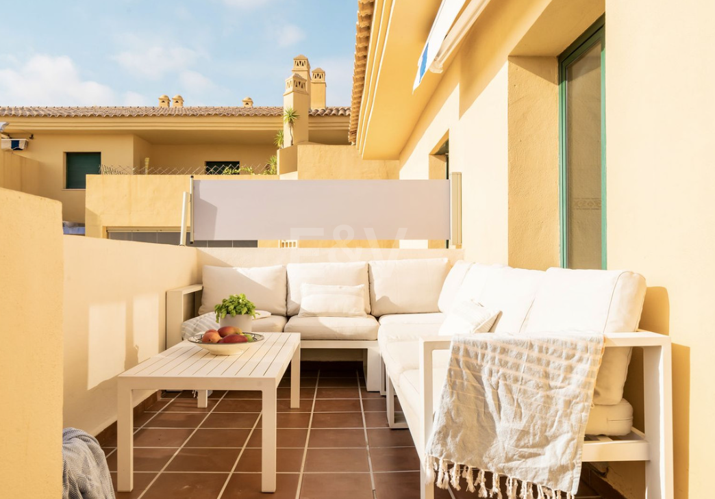 Elegante Penthouse mit Meerblick nahe dem Strand