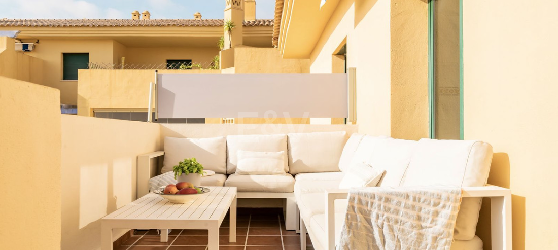 Elegant Penthouse with Sea Views close to the beach