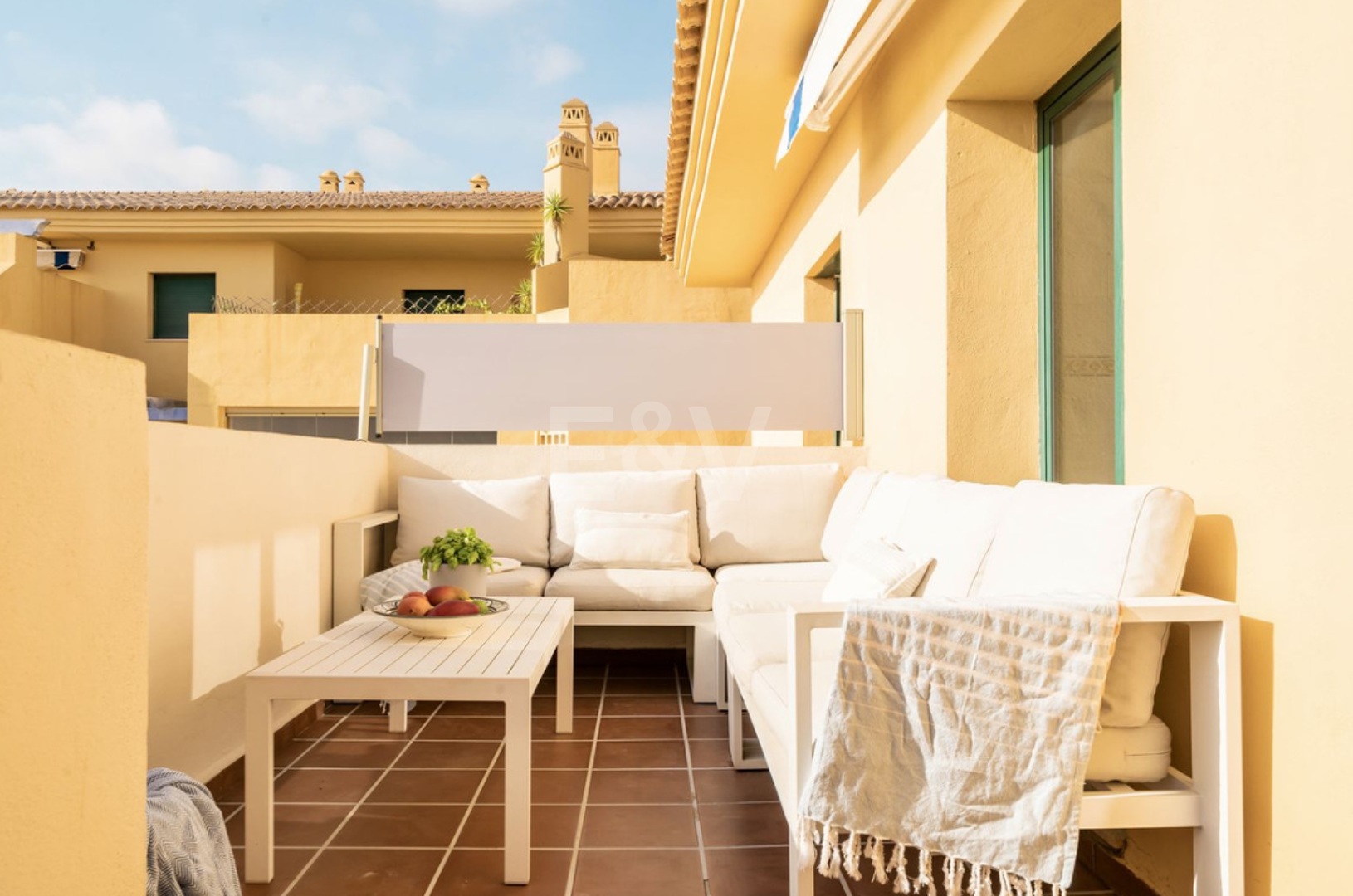 Elegant Penthouse with Sea Views close to the beach