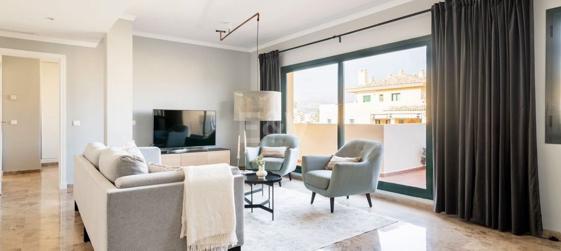 Elegant Penthouse with Sea Views close to the beach