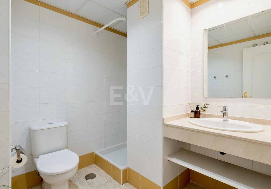 Elegante Penthouse mit Meerblick nahe dem Strand