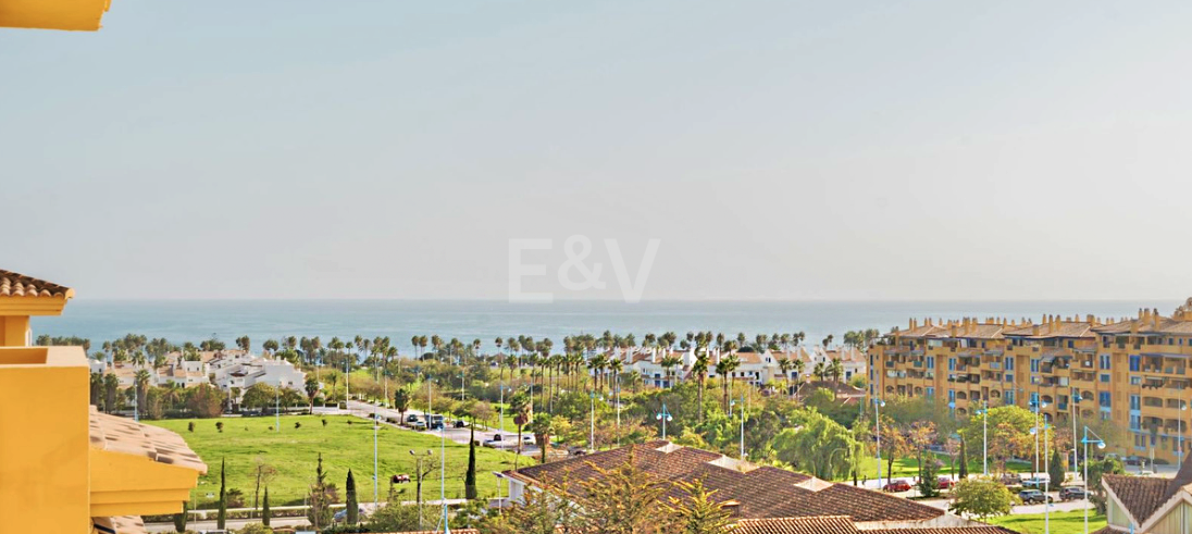 Elegant Penthouse with Sea Views close to the beach