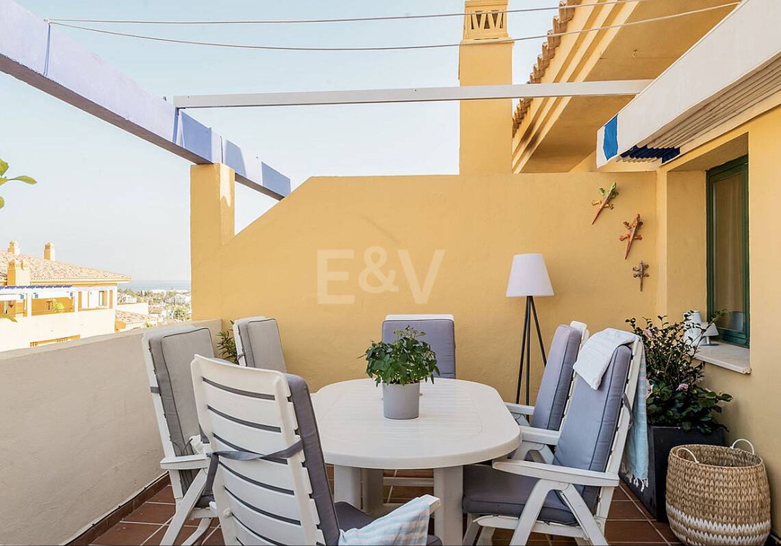 Elegante Penthouse mit Meerblick nahe dem Strand