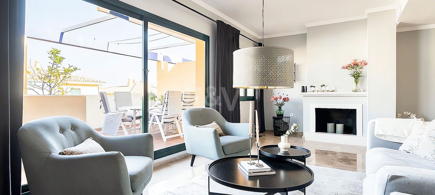 Elegant Penthouse with Sea Views close to the beach