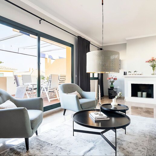 Elegant Penthouse with Sea Views close to the beach