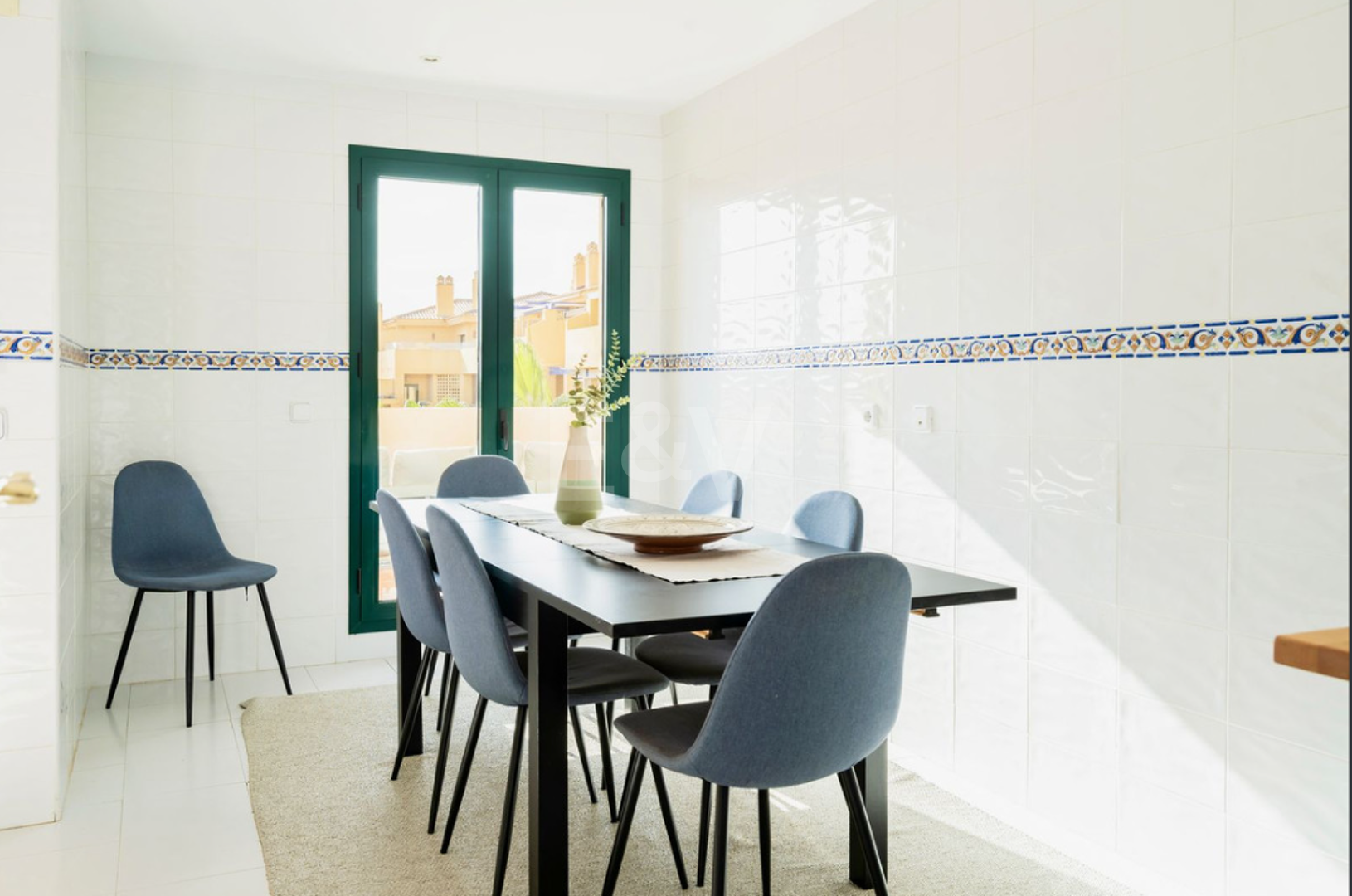 Elegant Penthouse with Sea Views close to the beach