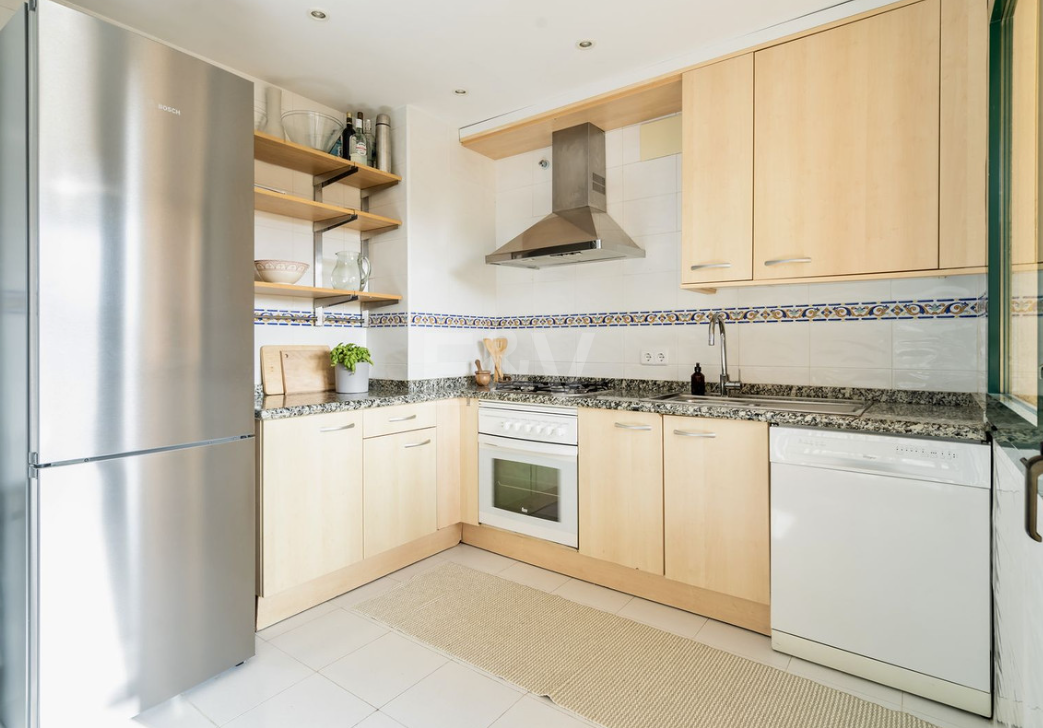 Elegante Penthouse mit Meerblick nahe dem Strand