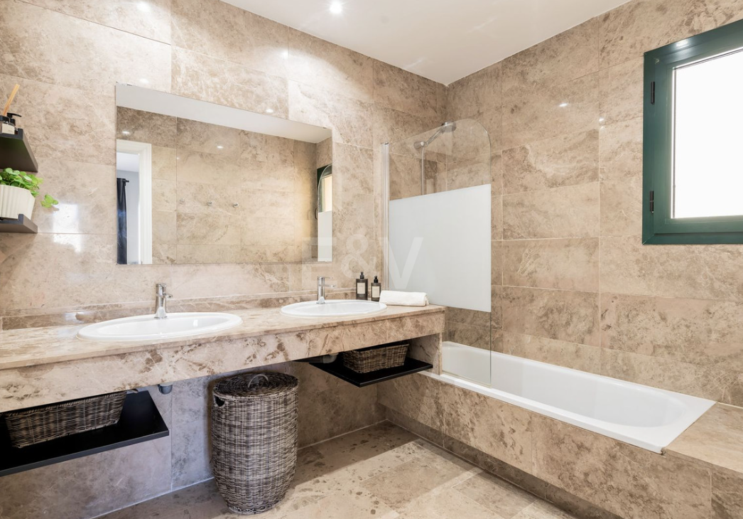 Elegante Penthouse mit Meerblick nahe dem Strand