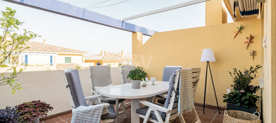 Elegant Penthouse with Sea Views close to the beach