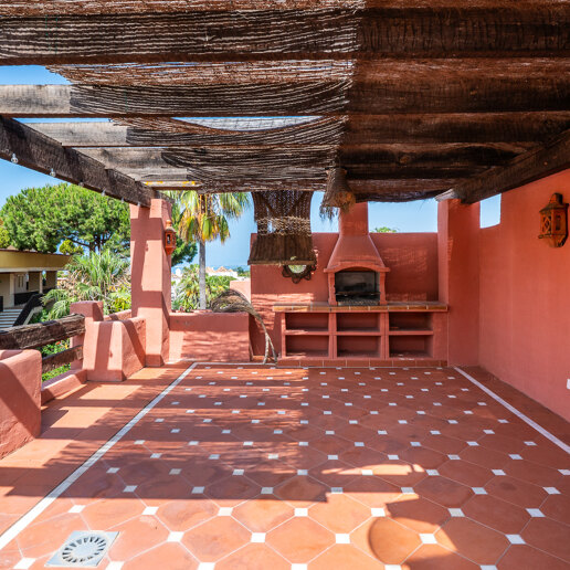Wunderschöne Duplex-Penthouse mit 3 Terrassen in Elviria, nur wenige Schritte vom Strand