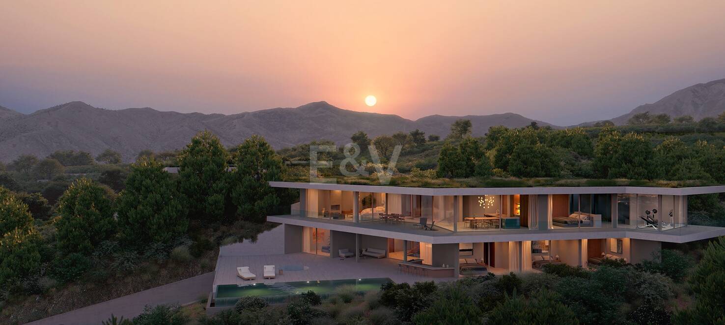 Innovative Luxury Villa Seamlessly Blending with Nature