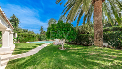 Villa eingebettet in die Natur, die Stil und Ruhe in der Nähe von La Quinta vereint