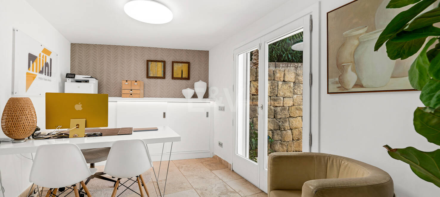 Chic Villa i naturlig inställning nära La Quinta