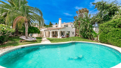 Chic Villa in Natural Setting Near La Quinta
