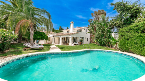Villa eingebettet in die Natur, die Stil und Ruhe in der Nähe von La Quinta vereint