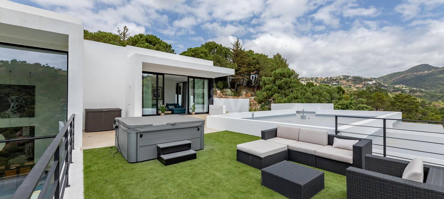 Exceptional Modern Villa with Privacy, Nature & Panoramic Views