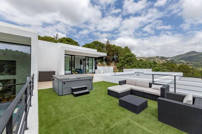 Exceptional Modern Villa with Privacy, Nature & Panoramic Views