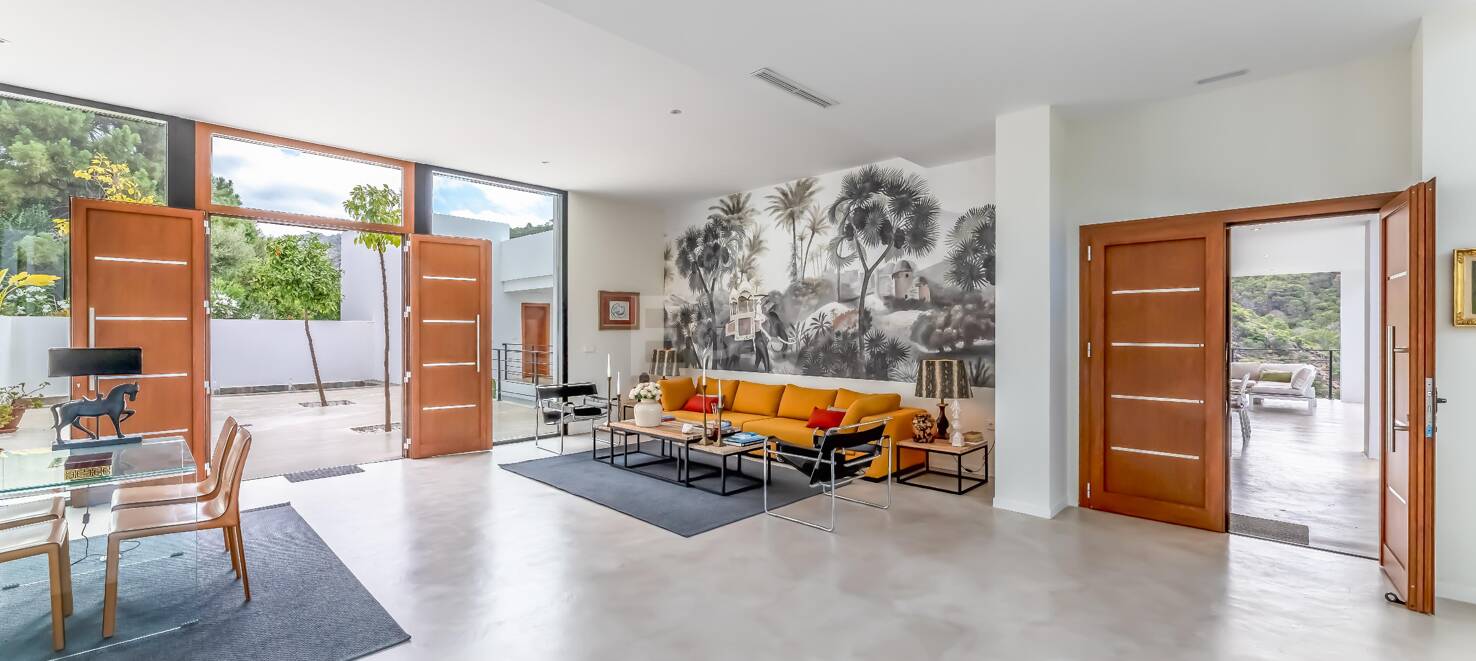 Exceptional Modern Villa with Privacy, Nature & Panoramic Views