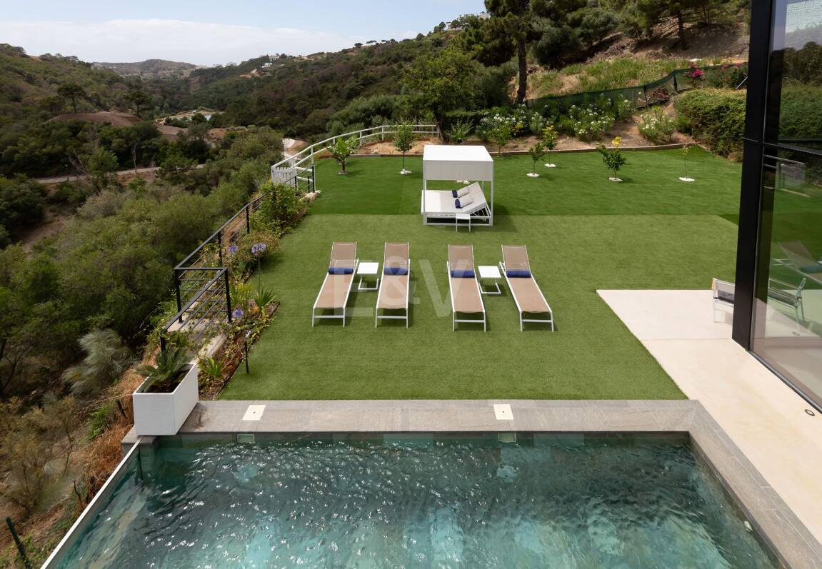 Exceptional Modern Villa with Privacy, Nature & Panoramic Views