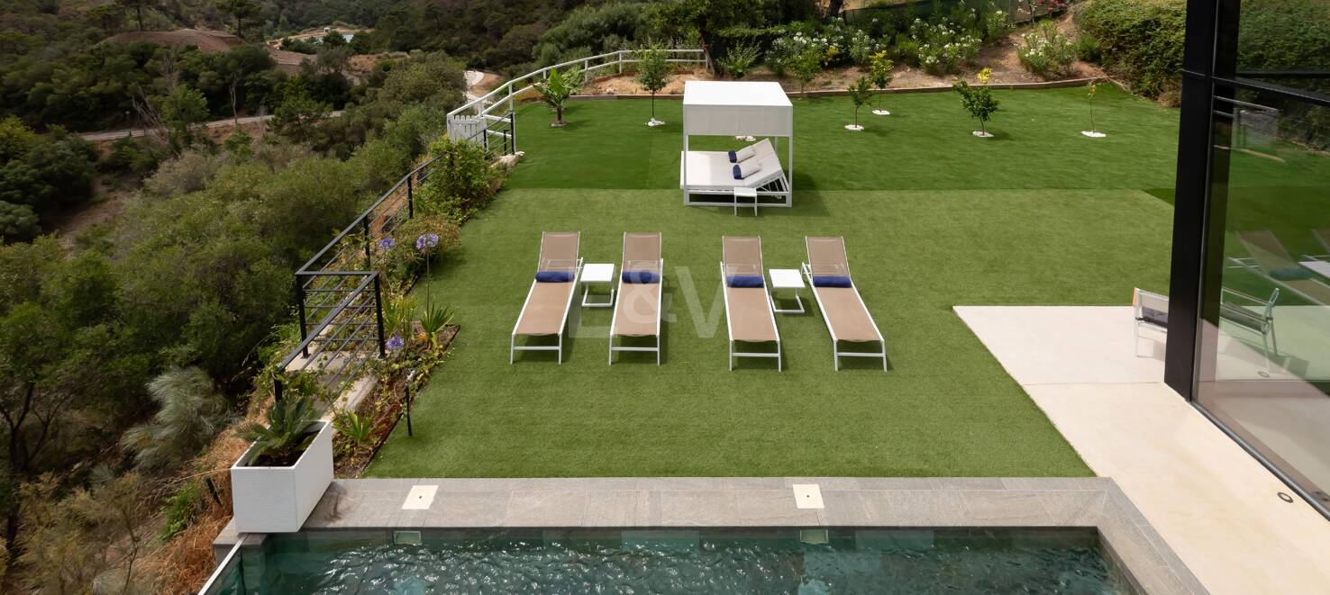 Exceptional Modern Villa with Privacy, Nature & Panoramic Views