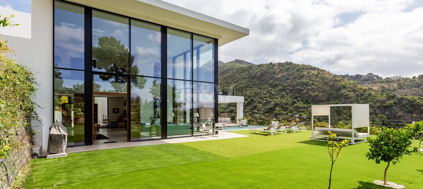 Außergewöhnliche moderne Villa mit Privatsphäre, Natur & Panoramablick