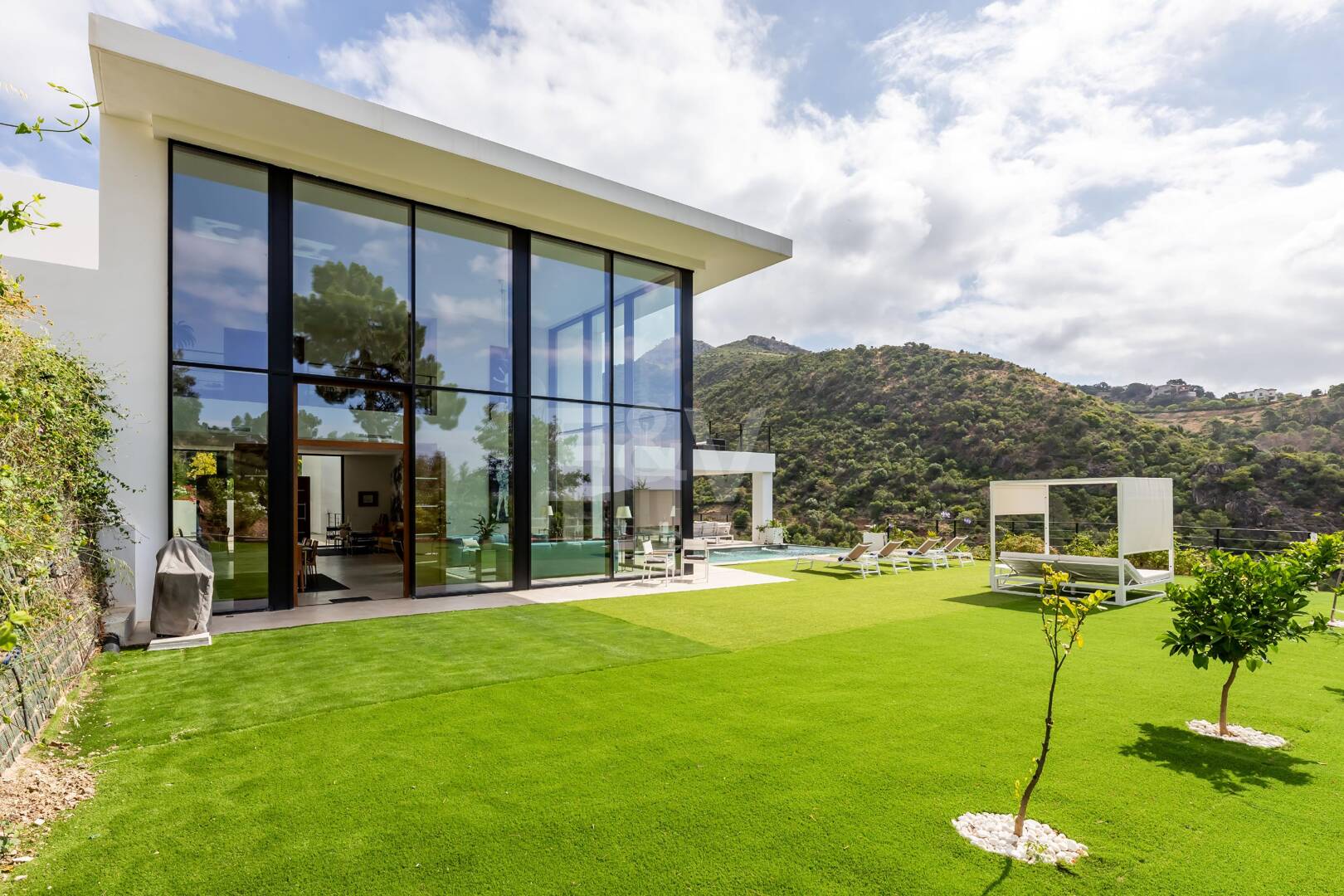 Excepcional villa moderna con privacidad, naturaleza y vistas panorámicas