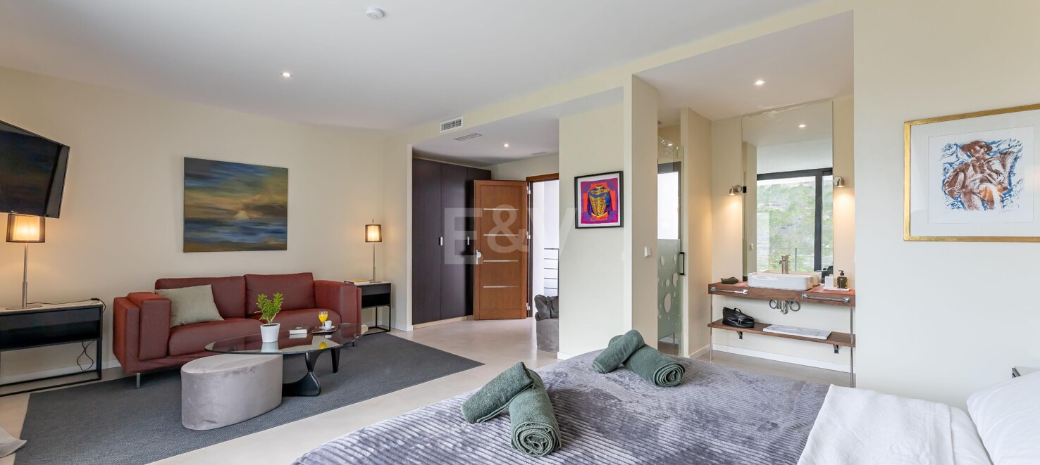 Außergewöhnliche moderne Villa mit Privatsphäre, Natur & Panoramablick