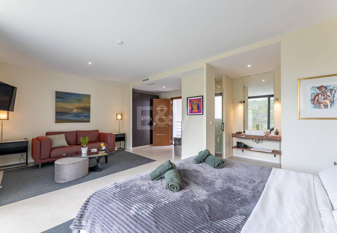 Exceptional Modern Villa with Privacy, Nature & Panoramic Views