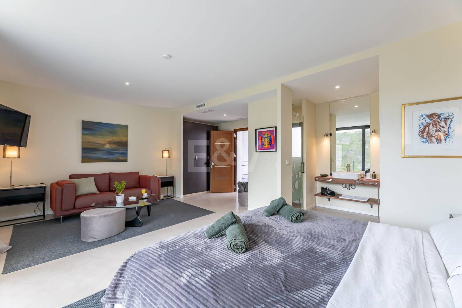 Exceptional Modern Villa with Privacy, Nature & Panoramic Views